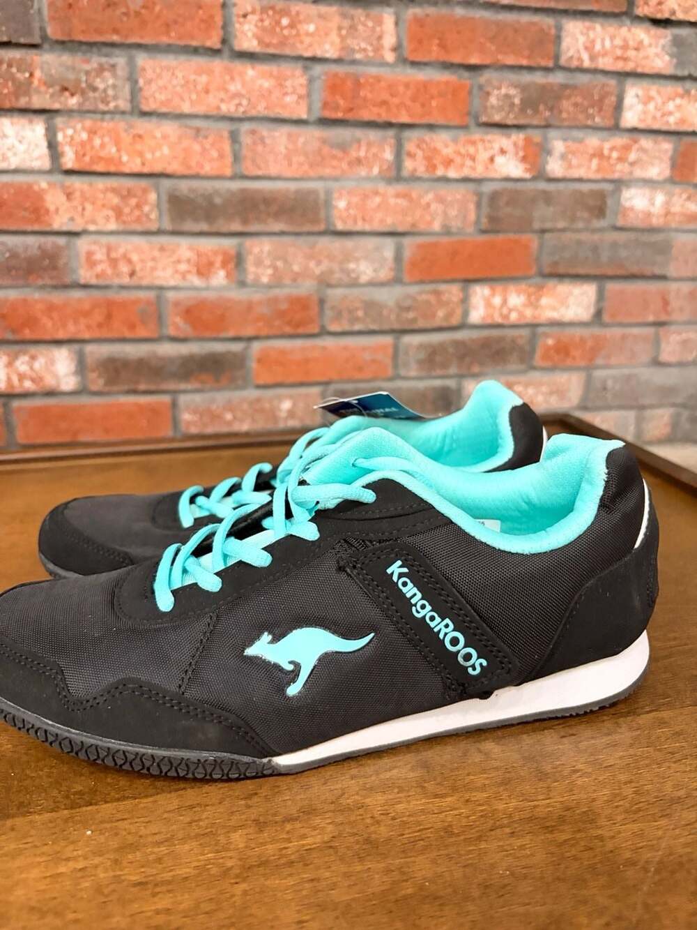 KangaROOS Black and Teal Pocketpass Jogger Sneakers with Zipper Pocket